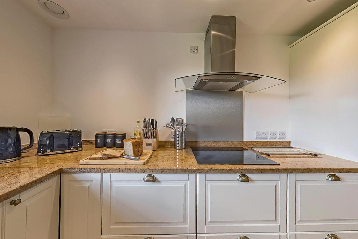 3 Bedroom Barn Conversion With Hot Tub-Garden View - Ty Cerrig Barn คอร์เวน ภายนอก รูปภาพ