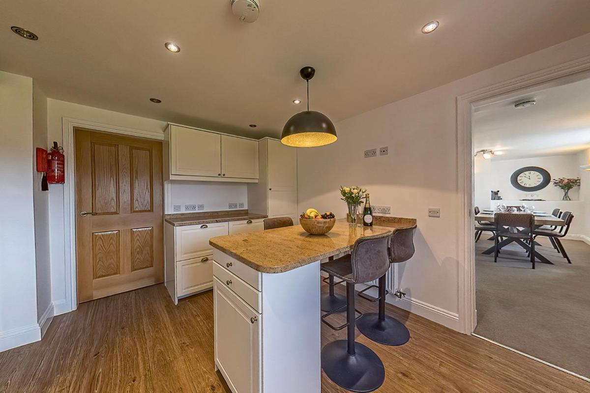 3 Bedroom Barn Conversion With Hot Tub-Garden View - Ty Cerrig Barn คอร์เวน ภายนอก รูปภาพ