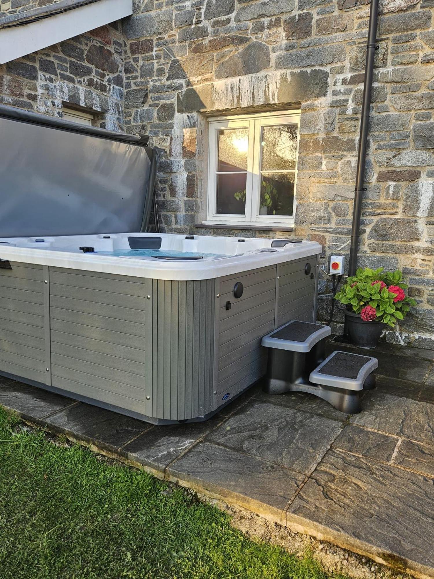 3 Bedroom Barn Conversion With Hot Tub-Garden View - Ty Cerrig Barn คอร์เวน ภายนอก รูปภาพ