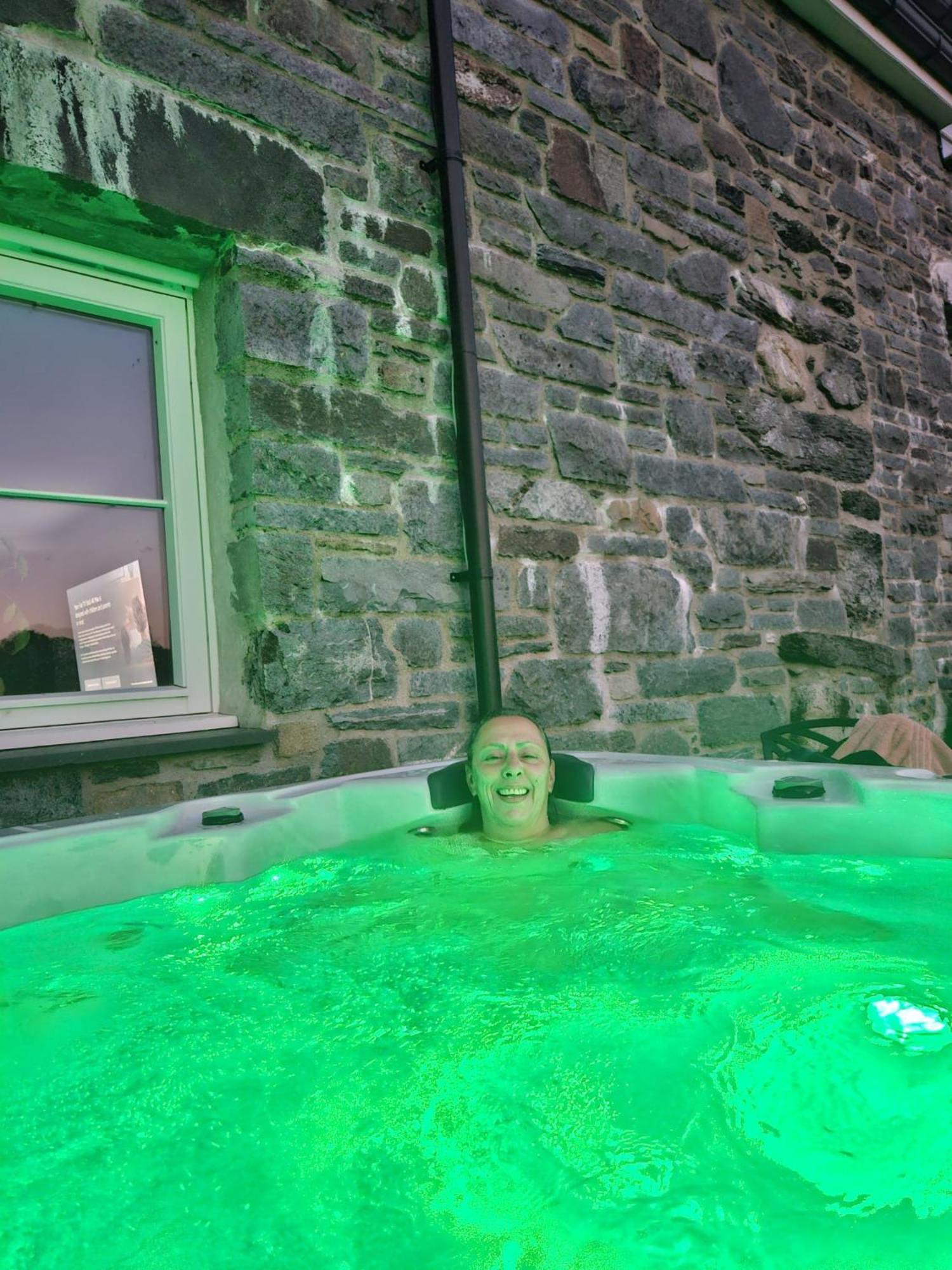 3 Bedroom Barn Conversion With Hot Tub-Garden View - Ty Cerrig Barn คอร์เวน ภายนอก รูปภาพ