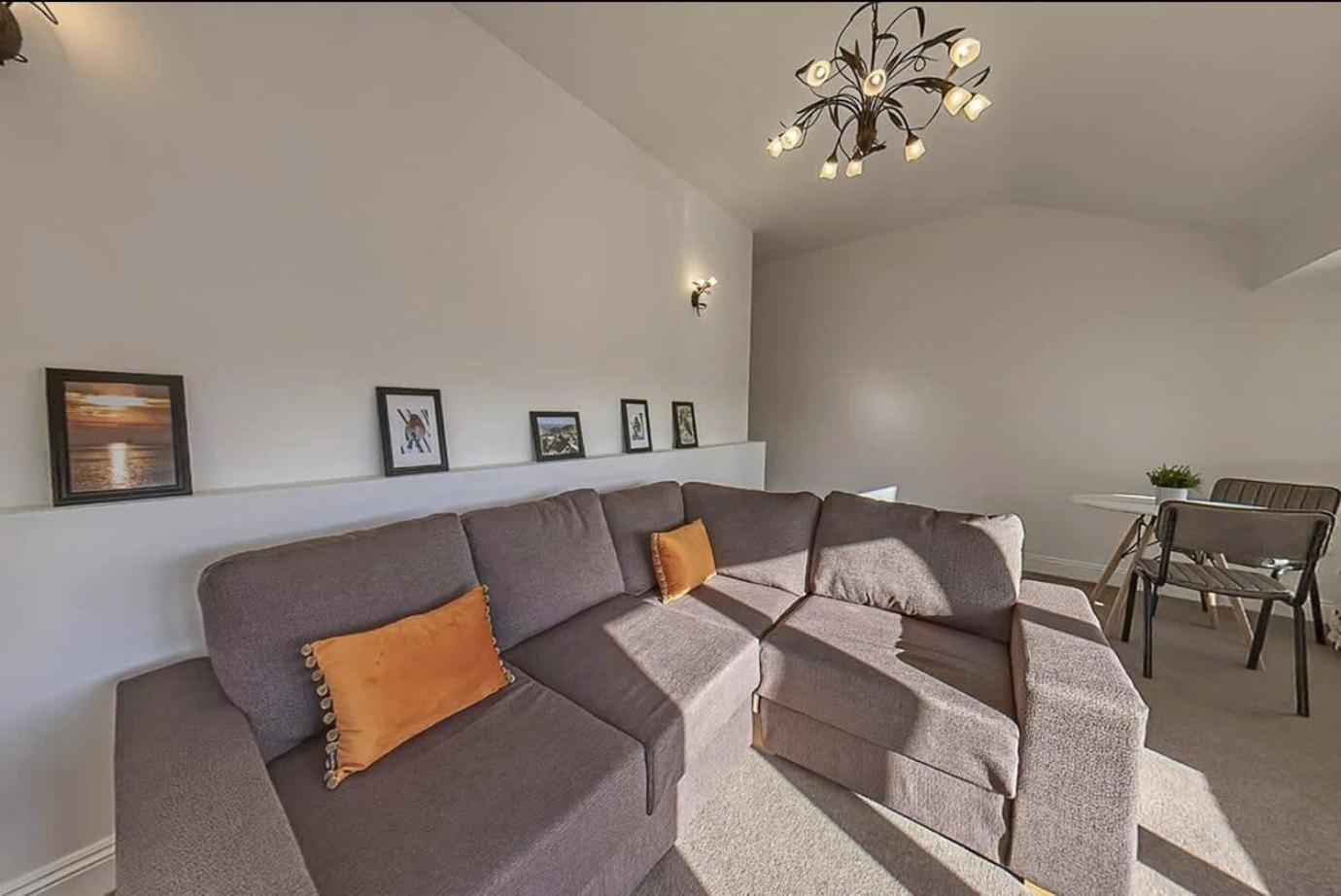 3 Bedroom Barn Conversion With Hot Tub-Garden View - Ty Cerrig Barn คอร์เวน ภายนอก รูปภาพ